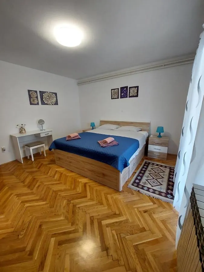 Apartman Ljiljana Πούλα