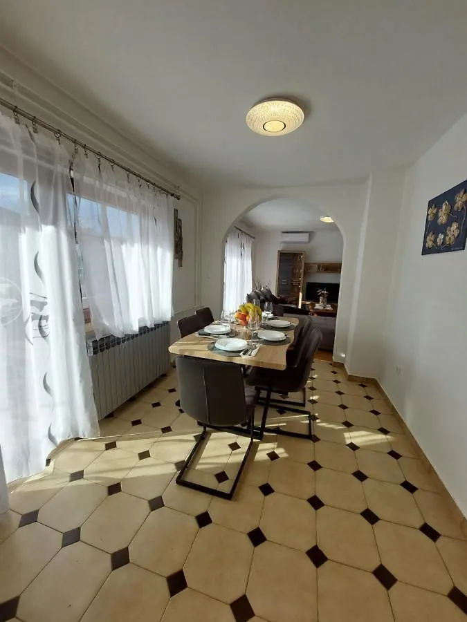 Διαμέρισμα Apartman Ljiljana Πούλα